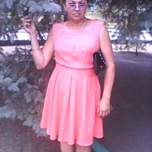 Девушки в Саратове: Marina, 58 - ищет парня из Саратова