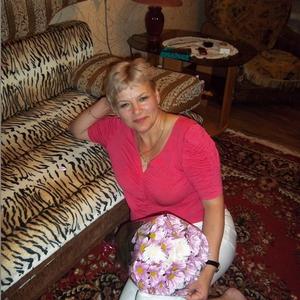 Девушки в Новошахтинске: Ирина, 61 - ищет парня из Новошахтинска