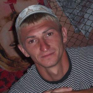 Парни в Новомосковске: Максим Булык, 41 - ищет девушку из Новомосковска