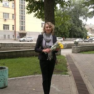 Девушки в Новосибирске: Лена, 63 - ищет парня из Новосибирска