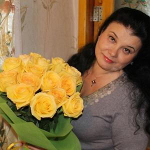 Девушки в Томске: Вера, 62 - ищет парня из Томска
