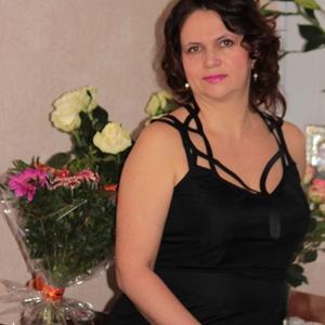 Девушки в Саратове: Марина, 54 - ищет парня из Саратова
