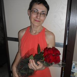 Девушки в Новокузнецке: Елена, 63 - ищет парня из Новокузнецка