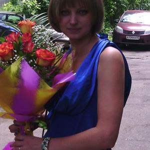 Девушки в Пскове: Елена, 37 - ищет парня из Пскова