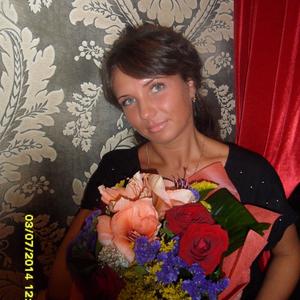 Девушки в Саратове: Yuliya, 34 - ищет парня из Саратова