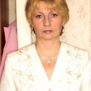 Девушки в Петрозаводске: Елена, 57 - ищет парня из Петрозаводска