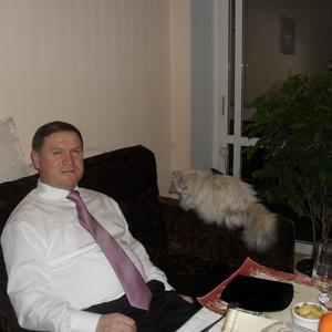 Анатолий, 72 года, Владивосток