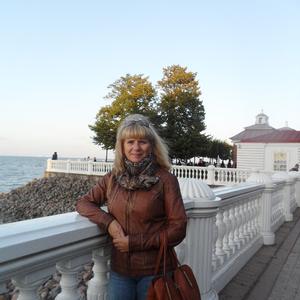 Девушки в Пскове: Светлана, 61 - ищет парня из Пскова
