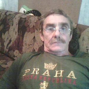 Михаил, 69 лет, Санкт-Петербург