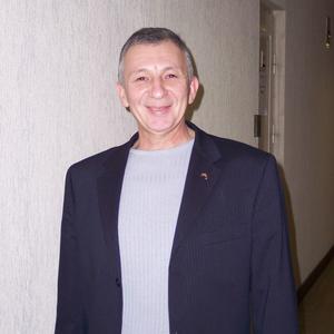 Юлий, 69 лет, Санкт-Петербург