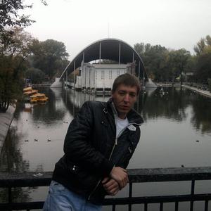 Парни в Вольске: Artem, 39 - ищет девушку из Вольска