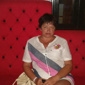 Елена, 65 лет, Губаха