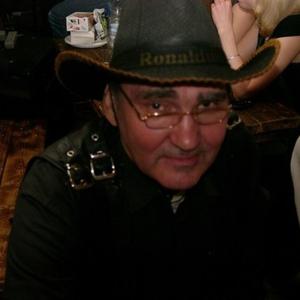 Парни в Гатчине: Александр, 67 - ищет девушку из Гатчины