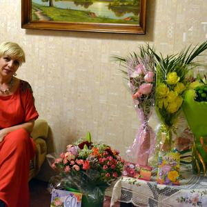 Девушки в Нижнекамске: Anna, 69 - ищет парня из Нижнекамска