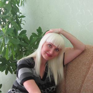 Девушки в Новокубанске: Оксана, 49 - ищет парня из Новокубанска